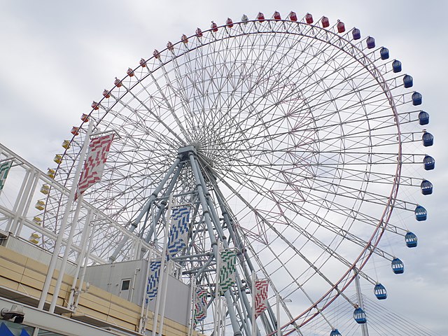 tempozan-giant-ferris-wheel-in-western-and-seaside-osaka-city