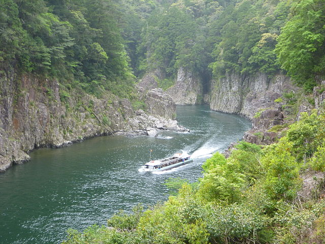 dorokyo-gorge-sightseeing-waterjet-in-kumano-kodo-pilgrimage-routes