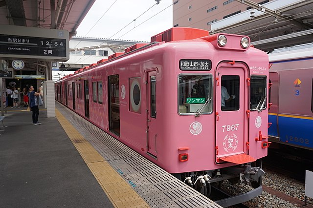 kada-line-medetai-train-in-wakayama-city-surroundings