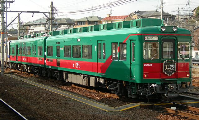 the-tenku-tourist-train-in-koyasan